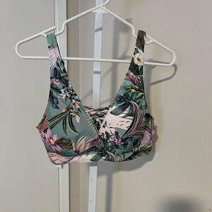Adorable torrid bikini swim top.Very figure flattering.